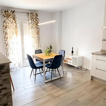 Zona Centrica Conil Solo Alquilamos A Parejas Y Familias Апартаменти Коніль-де-ла-Фронтера